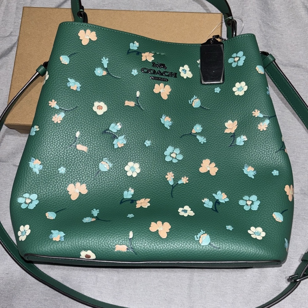 Coach bucket bag NWT